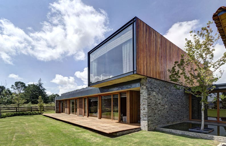 Casa VR. Un hogar mexicano que combina la madera y la piedra