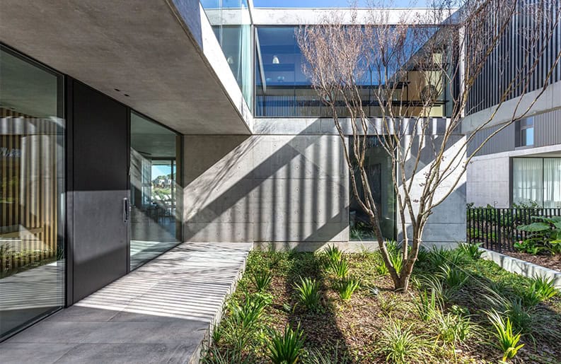 Casa 3 patios by Israel & Teper Arquitectos