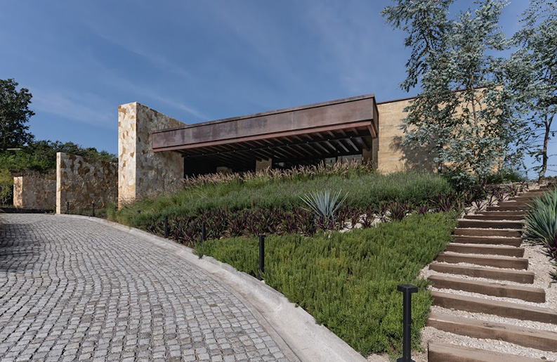 Casa Barranca Volcán by SANCHEZ MORONES ARQUITECTOS