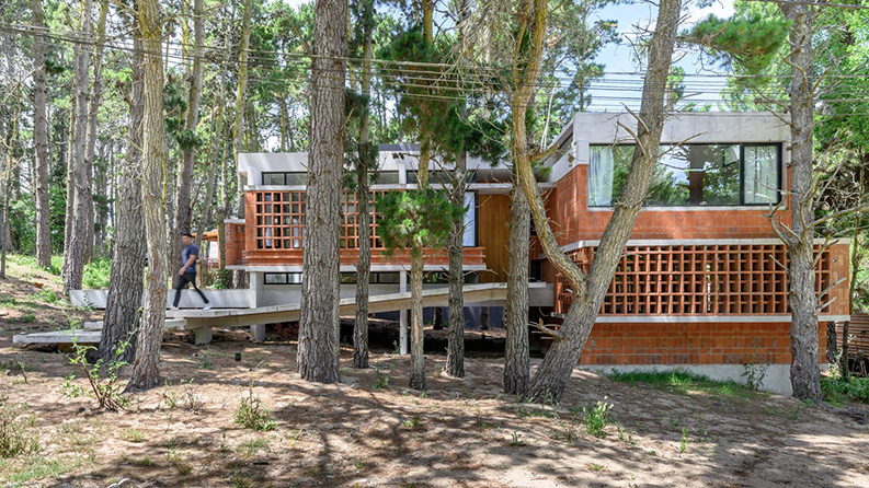 Casa Fruto del bosque by Barrionuevo Villanueva Arquitectos