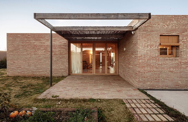 Casa LA by Alventosa Morell Arquitectes