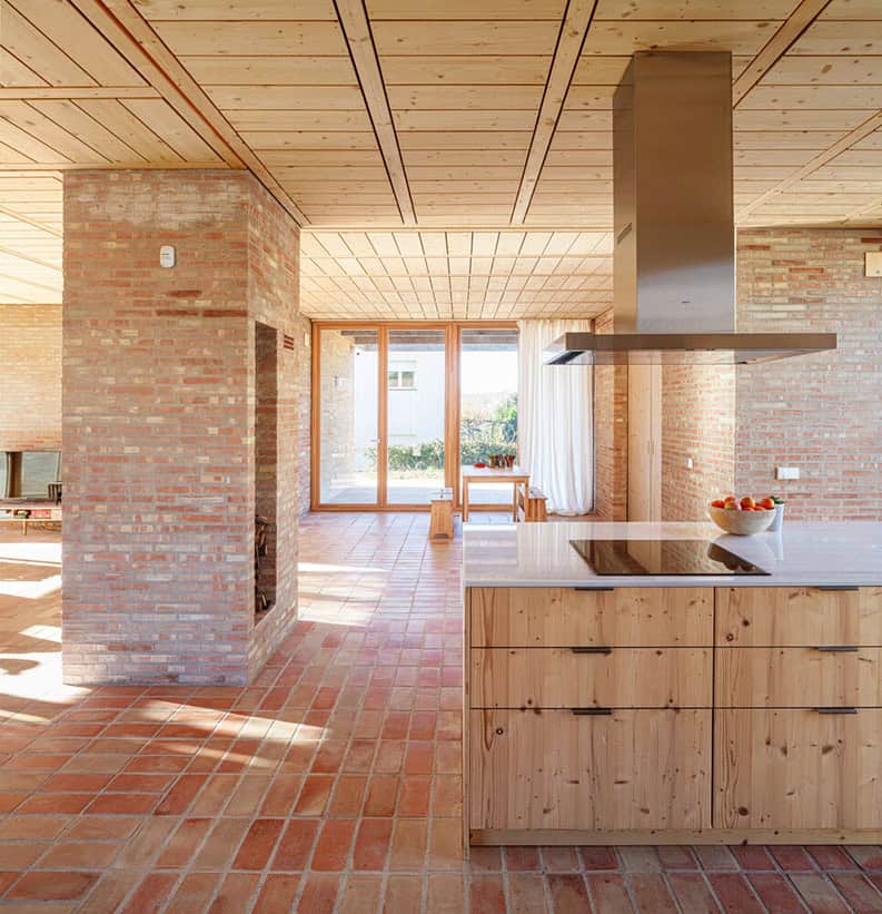 Casa LA by Alventosa Morell Arquitectes