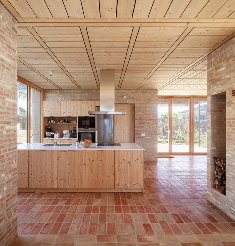 Casa LA by Alventosa Morell Arquitectes