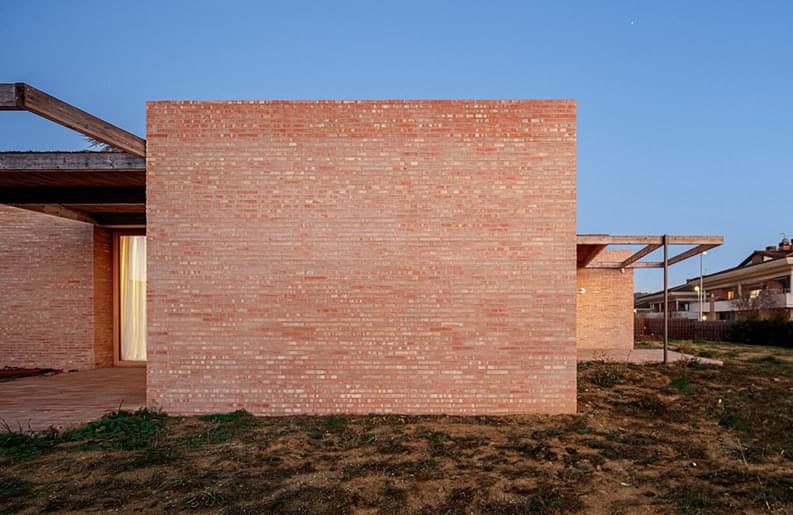 Casa LA by Alventosa Morell Arquitectes