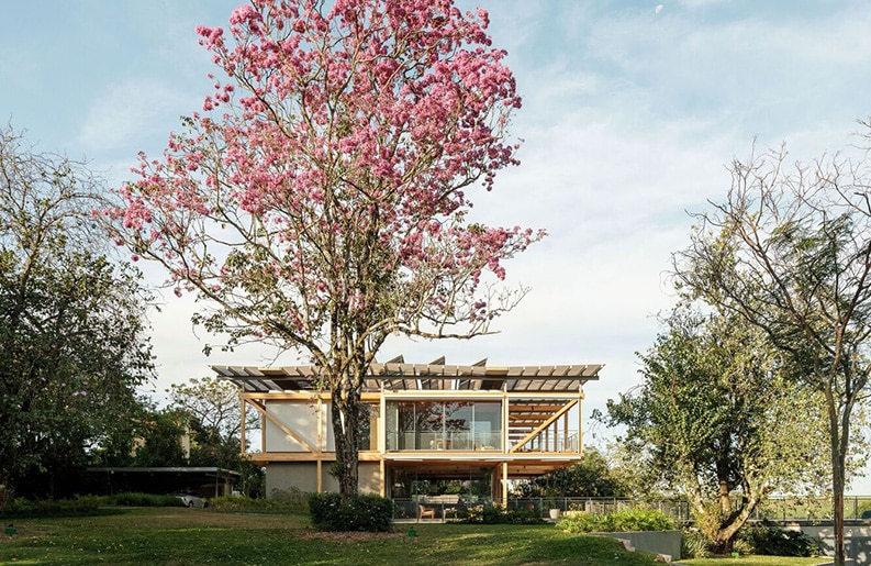 Casa RF by Andrade Morettin Arquitetos Associados