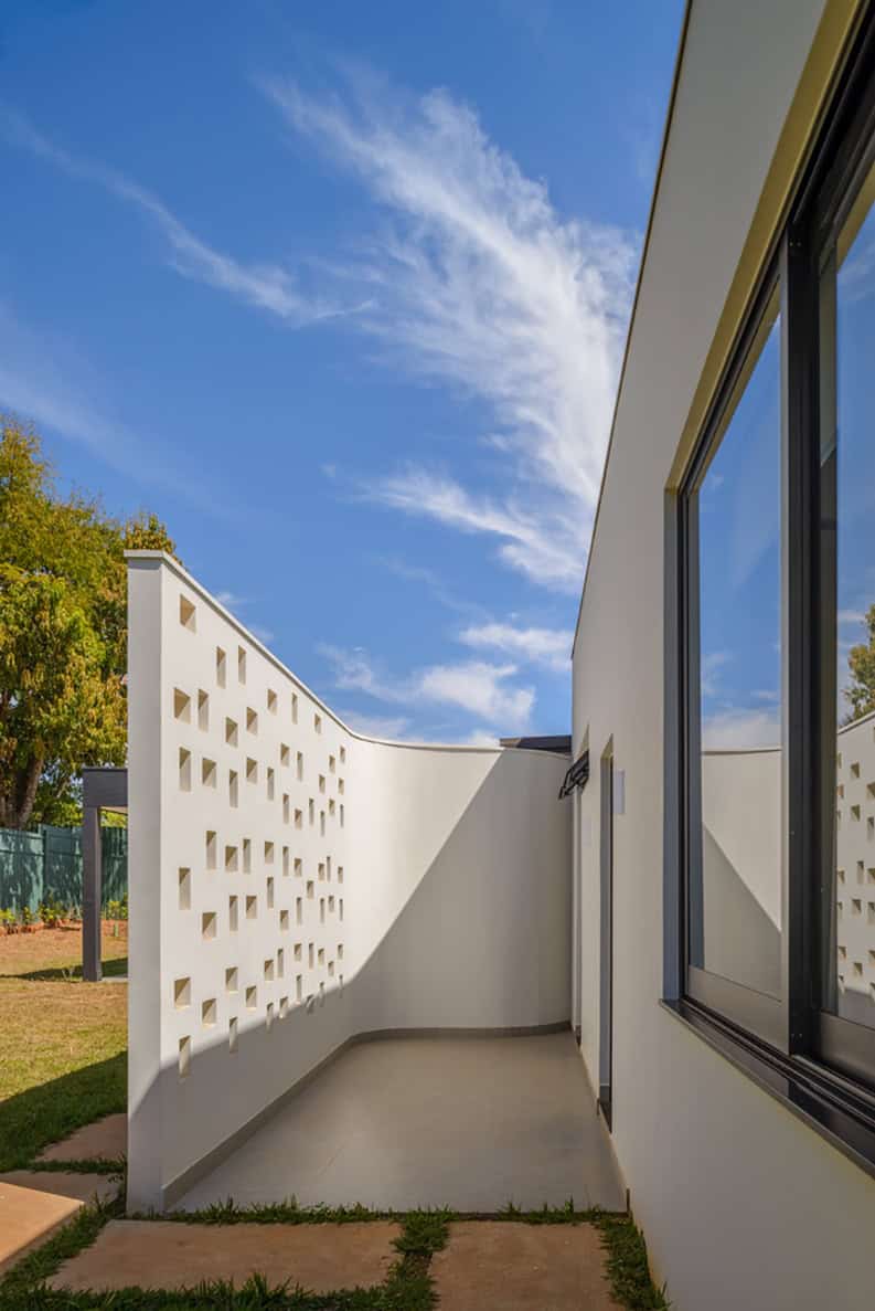 Casa das rosas by Renan Mendes Arquitetura