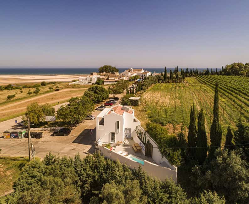 Casa en Cacela Velha. Una vivienda que se ubica en un terreno tradicional