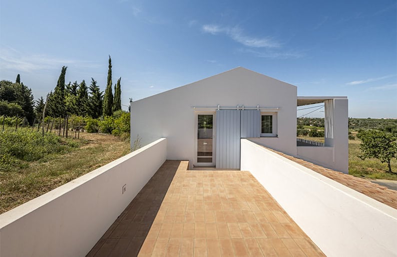 Casa en Cacela Velha. Una vivienda que se ubica en un terreno tradicional