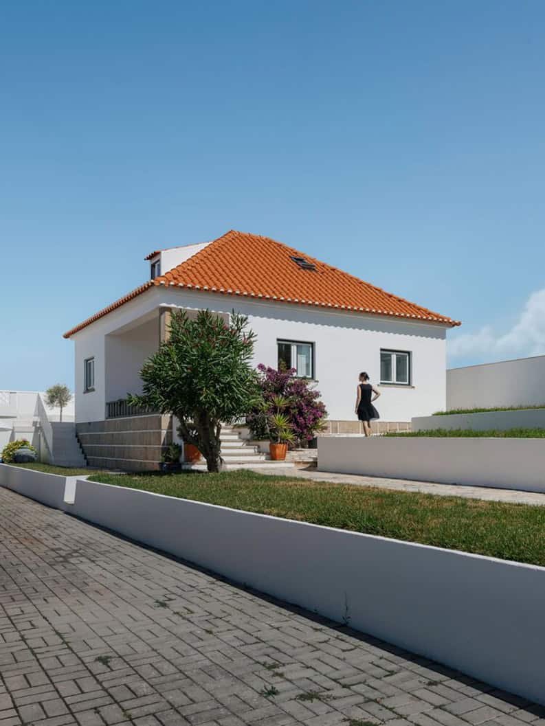 Casa en Ericeira. Una vivienda que le da un protagonismo único al encuentro social