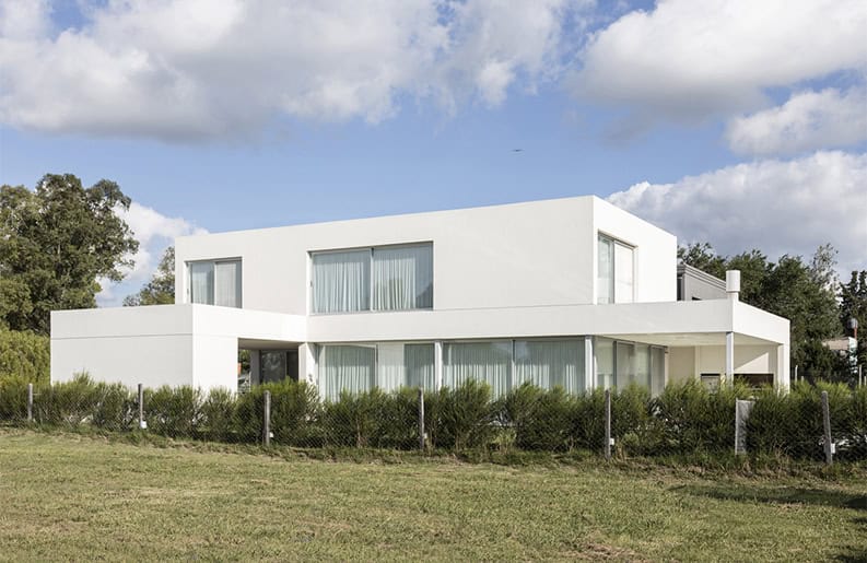 Casa en Santa Emilia. Una vivienda con elementos naturales y a un costo accesible