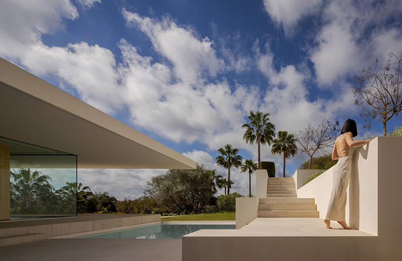 Casa en Sotogrande by Fran Silvestre Arquitectos