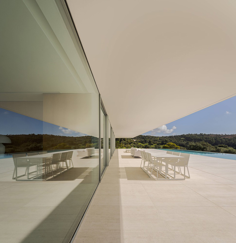 Casa en Sotogrande by Fran Silvestre Arquitectos