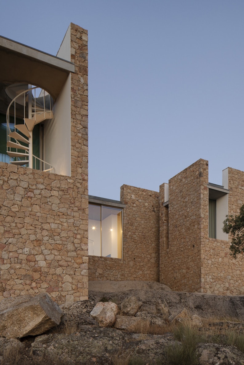 Casa estudio en Castelo de Vide by Atelier Landauer