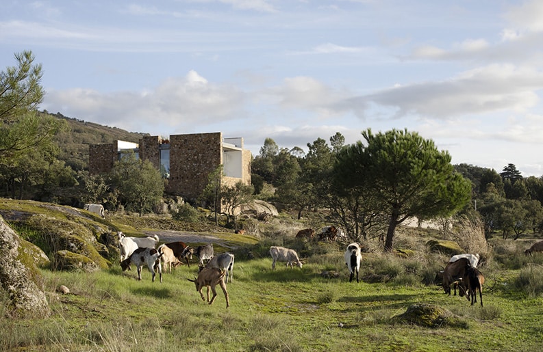 Casa estudio en Castelo de Vide by Atelier Landauer