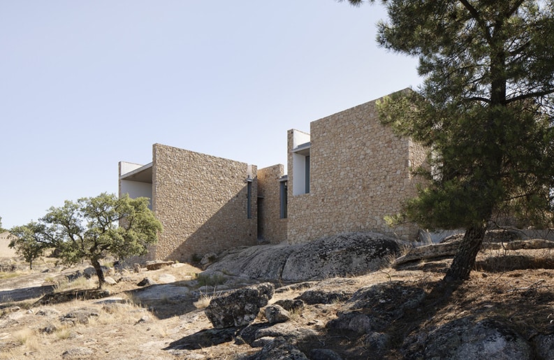 Casa estudio en Castelo de Vide by Atelier Landauer