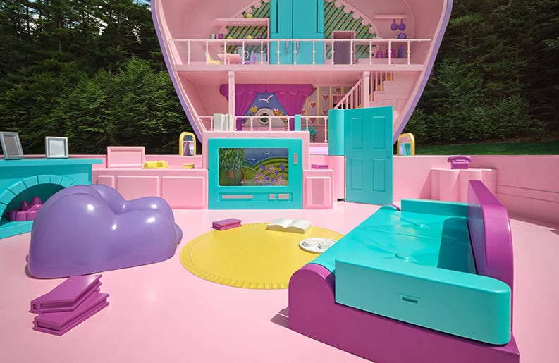 Nostalgia en grande. Airbnb presenta la casa de Polly Pocket a escala real