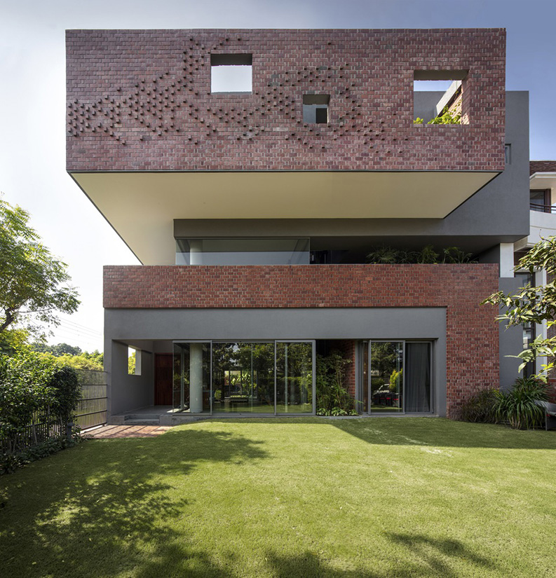 Residencia 91 by Charged Voids